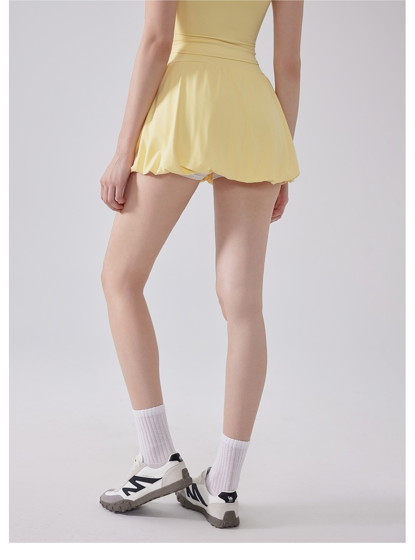 Falda de tenis plisada con cintura alta y realce de cadera para mujer FGBDQ5515