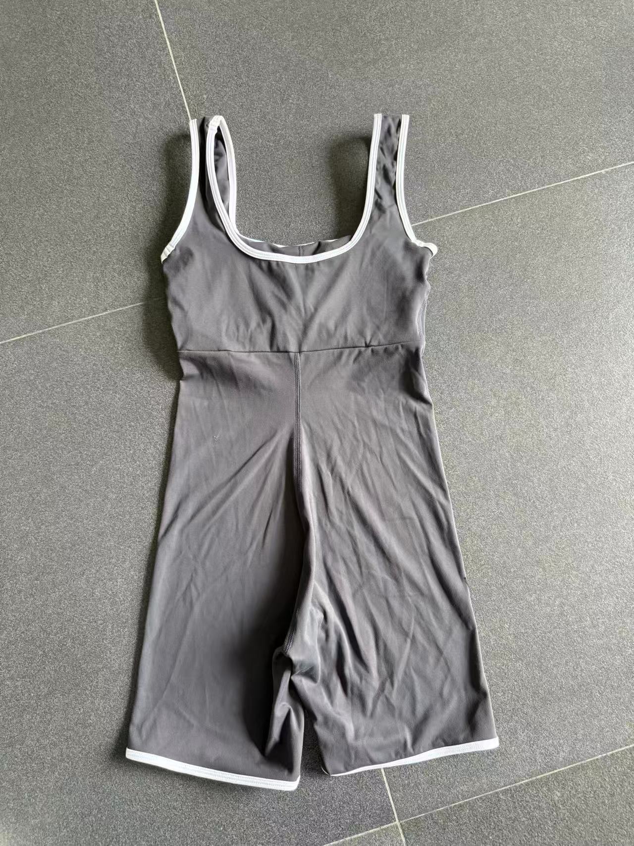 Monos de mujer con pantalones cortos y espalda descubierta, monos de una pieza FGB5506