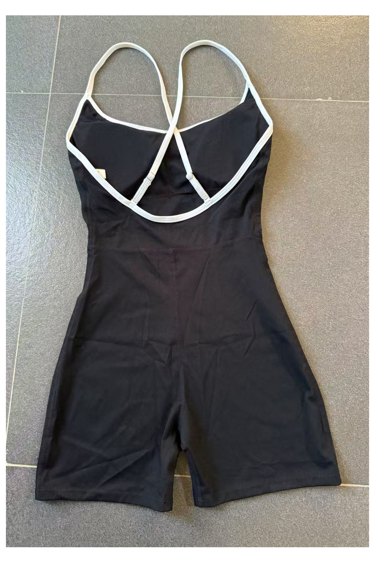 Mono deportivo con espalda cruzada para mujer FGB1091