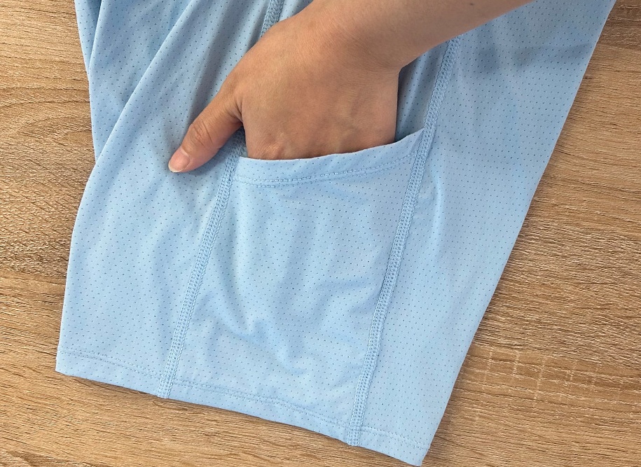 Vestido de tenis sin mangas con logotipo personalizado para mujer, con sujetador incorporado y bolsillos cortos FGBYW1020L