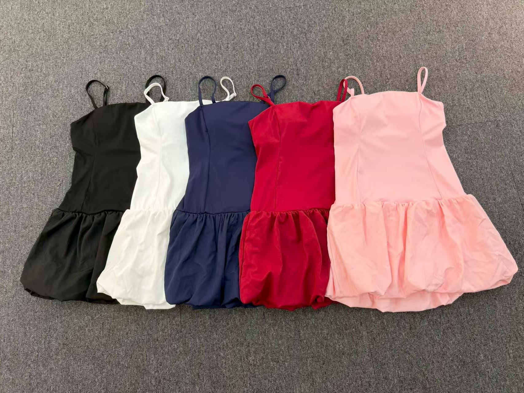 Ropa de yoga, vestidos de mujer con capullos de flores, ropa deportiva, vestido de tenis con pantalones cortos anti-escalonamiento FGB7155