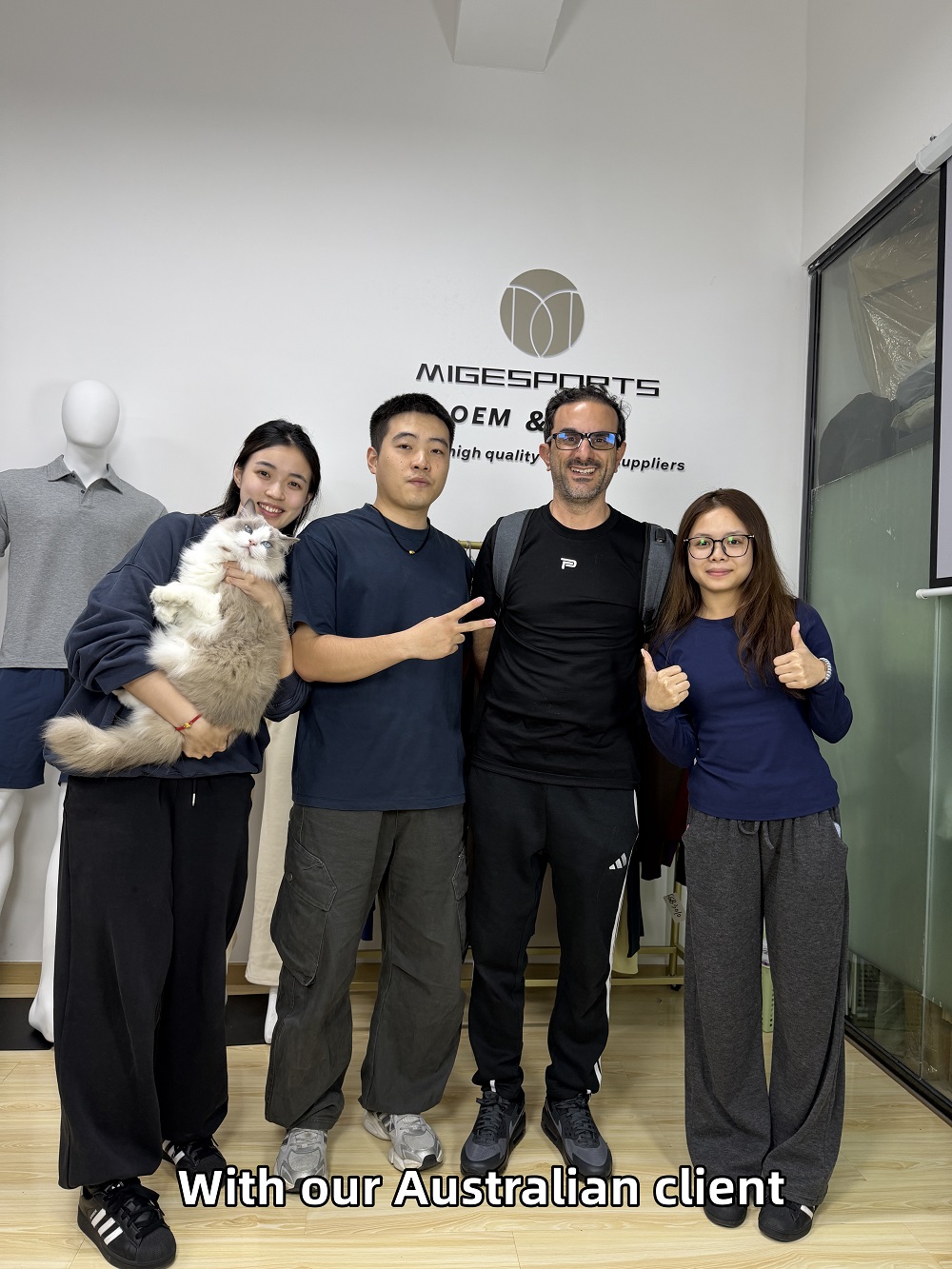 Cliente de Australia visita Mige Sports para conocer nuestros productos