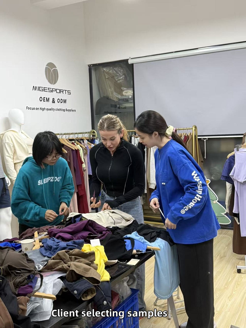 Cliente de España visita Mige Sports