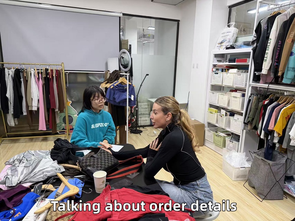 Cliente de España visita Mige Sports