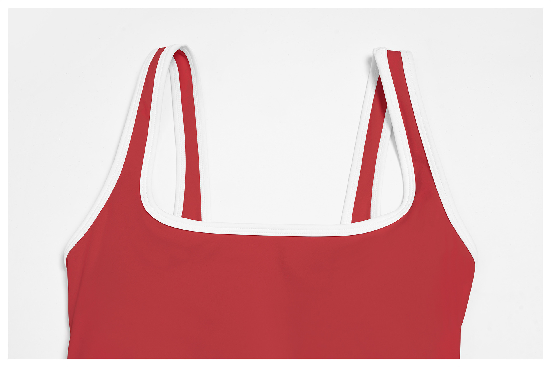 Mono corto sin mangas con espalda descubierta, ideal para hacer ejercicio, ir al gimnasio, practicar yoga o cualquier actividad deportiva. Mono deportivo acampanado para mujer. FGBELT9528