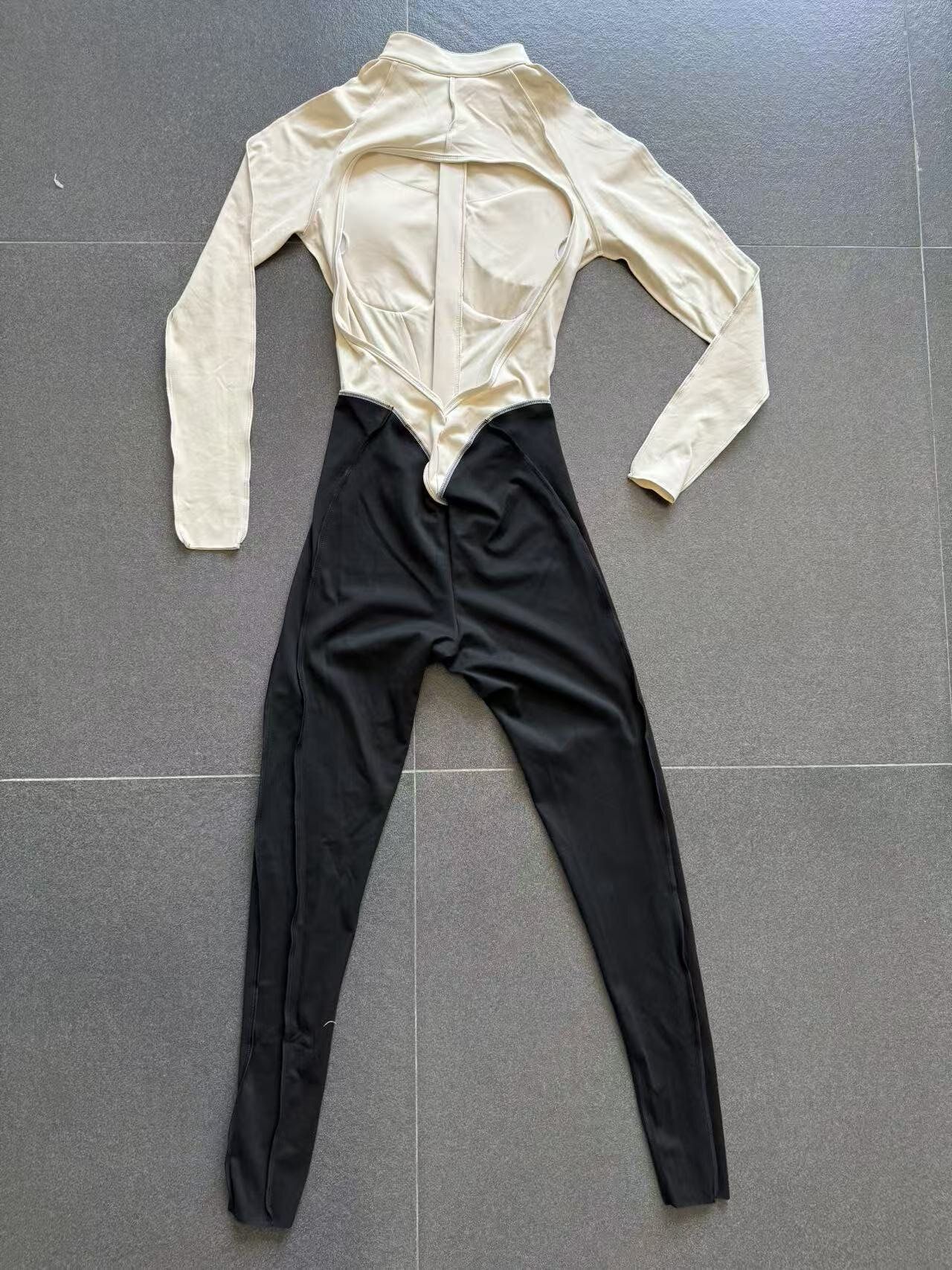 Mono deportivo de manga larga de spandex para mujer, ideal para yoga, gimnasio y entrenamiento, con cremallera FGB16617