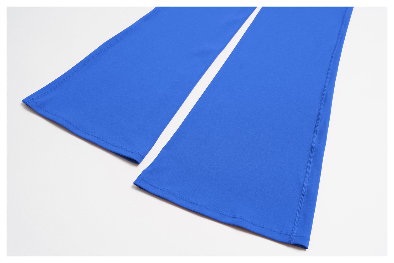 Nuevo conjunto de ropa de gimnasio para mujer de 3 piezas: pantalones acampanados y top tipo sujetador. Conjunto de entrenamiento para gimnasio y fitness FGBTZ3091