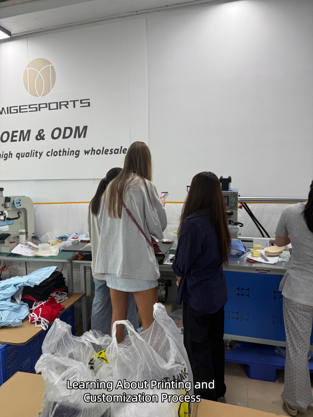Un Cliente de Emiratos Árabes Unidos Visita MIGE Sports para Conocer Nuestros Servicios como Proveedor de Ropa Deportiva