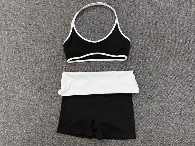 Conjunto deportivo transpirable de color liso: sujetador con espalda atractiva y cuello halter de alta elasticidad   pantalones cortos de fitness/yoga (FGBQS4583 2600)