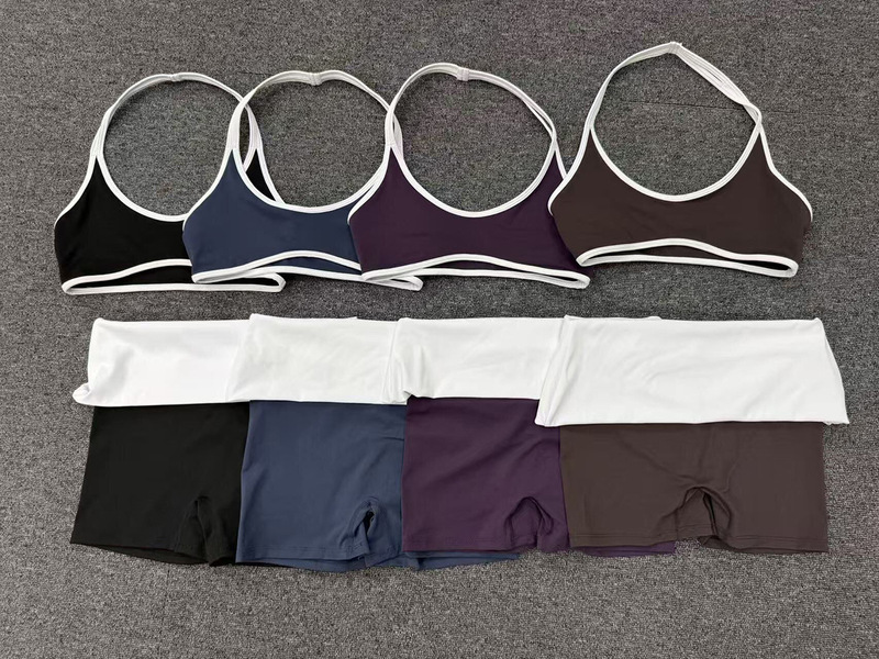 Conjunto deportivo transpirable de color liso: sujetador con espalda atractiva y cuello halter de alta elasticidad   pantalones cortos de fitness/yoga (FGBQS4583 2600)