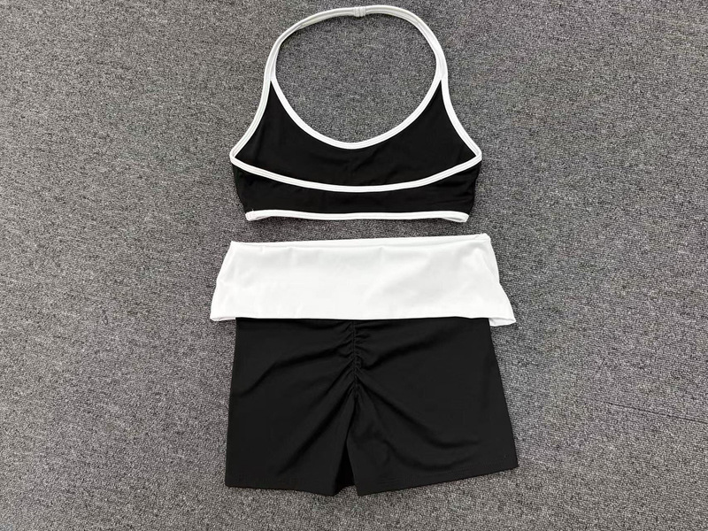Conjunto deportivo transpirable de color liso: sujetador con espalda atractiva y cuello halter de alta elasticidad   pantalones cortos de fitness/yoga (FGBQS4583 2600)