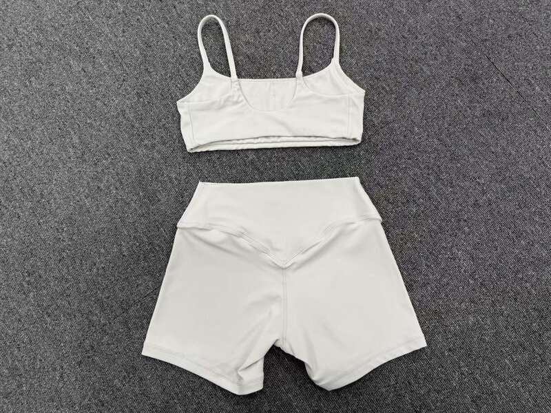 Conjunto de ropa de yoga para mujer (color liso): top deportivo y pantalones cortos de cintura alta para deportes al aire libre FGBQS3599 5610
