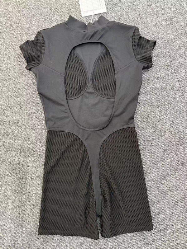 Conjunto de ropa deportiva para yoga y fitness: leggings de secado rápido y mono corto de una pieza para mujer (modelo FGBQS8603)