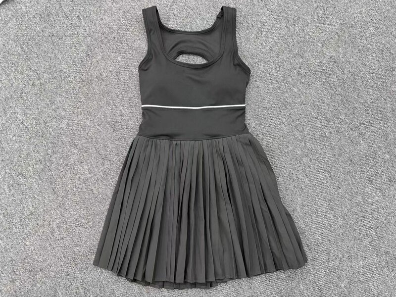 Vestido de tenis de una pieza para mujer: espalda descubierta, cuello cuadrado, falda plisada, shorts integrados, copas acolchadas y tejido de secado rápido (modelo FGBQS21151)