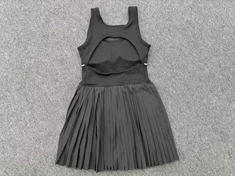 Vestido de tenis de una pieza para mujer: espalda descubierta, cuello cuadrado, falda plisada, shorts integrados, copas acolchadas y tejido de secado rápido (modelo FGBQS21151)