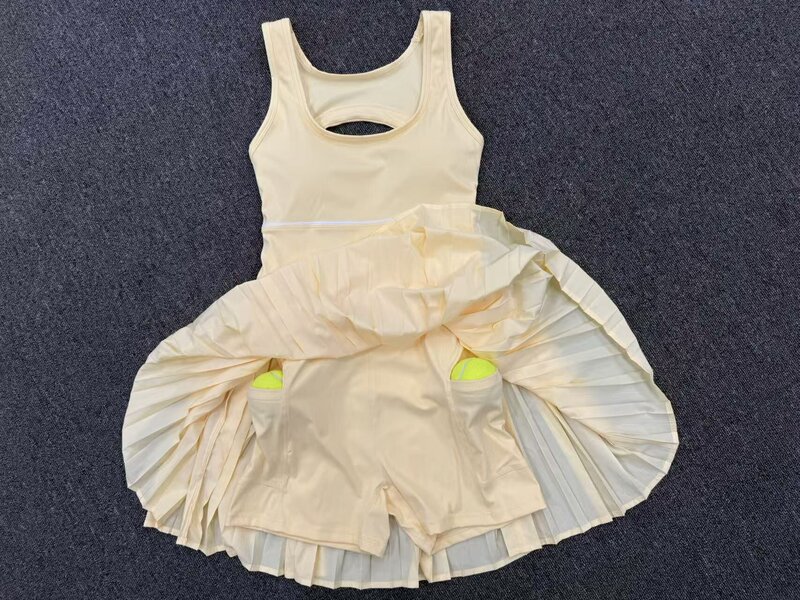Vestido de tenis de una pieza para mujer: espalda descubierta, cuello cuadrado, falda plisada, shorts integrados, copas acolchadas y tejido de secado rápido (modelo FGBQS21151)