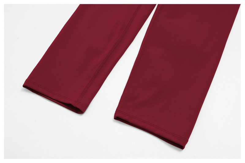 Conjunto de yoga de dos piezas: top con cuello halter y relleno, y leggings de largo 3/4; ideal para fitness y pilates, confeccionado en tejido de secado rápido (FGBTZ5529)