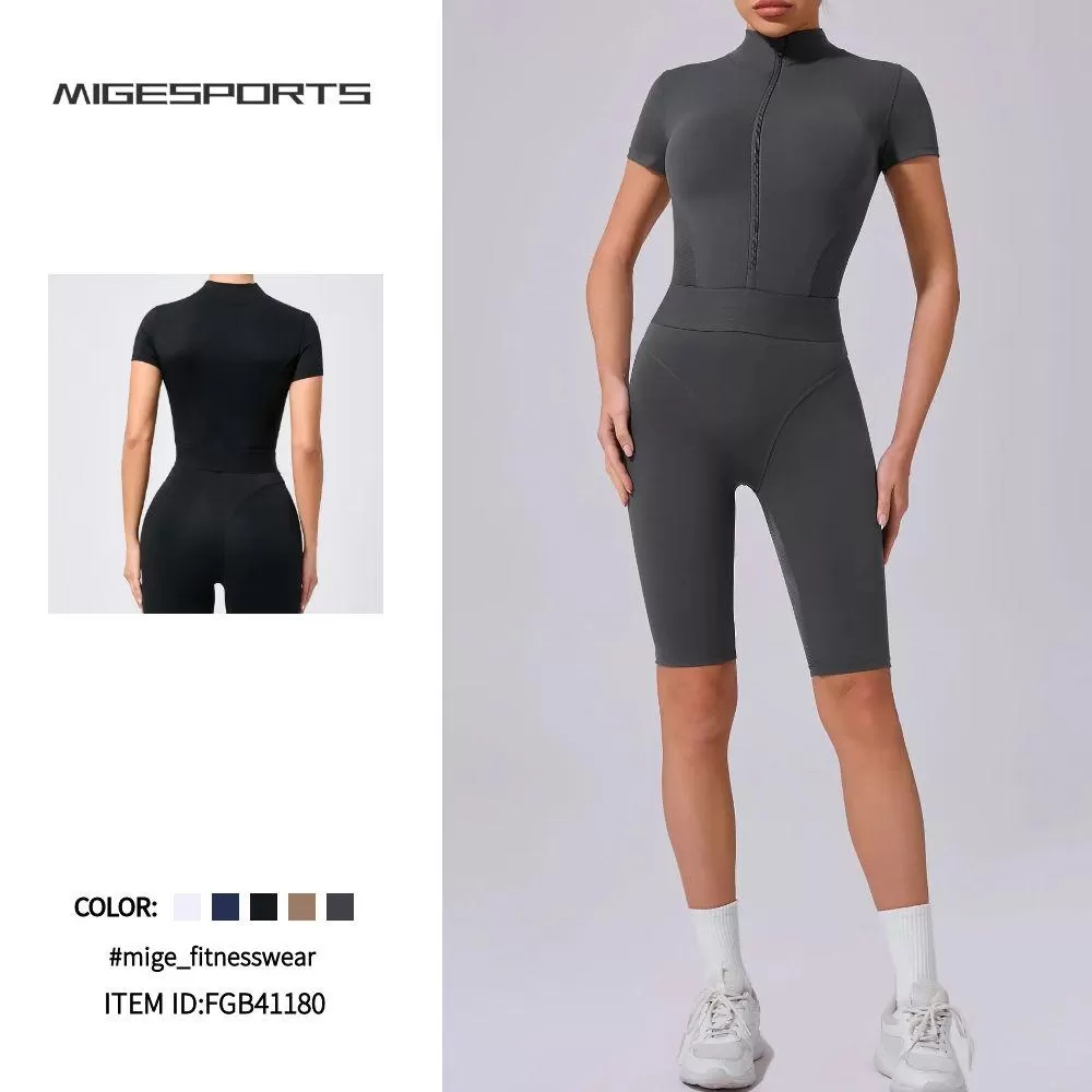 Mono deportivo de manga corta con cremallera para mujer FGB41180