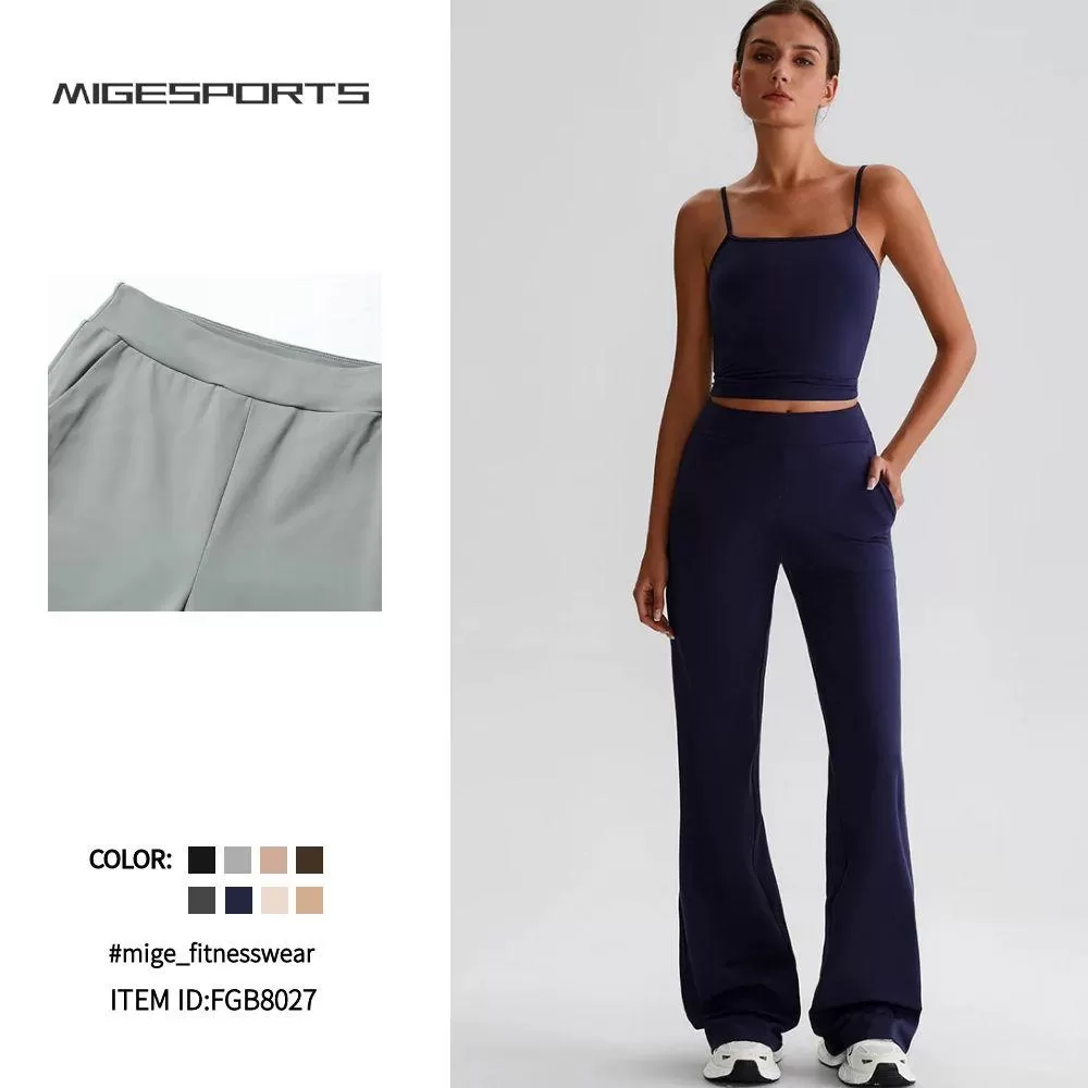 Pantalones de yoga acampanados de poliéster reciclado para mujer con bolsillos laterales FGB8027