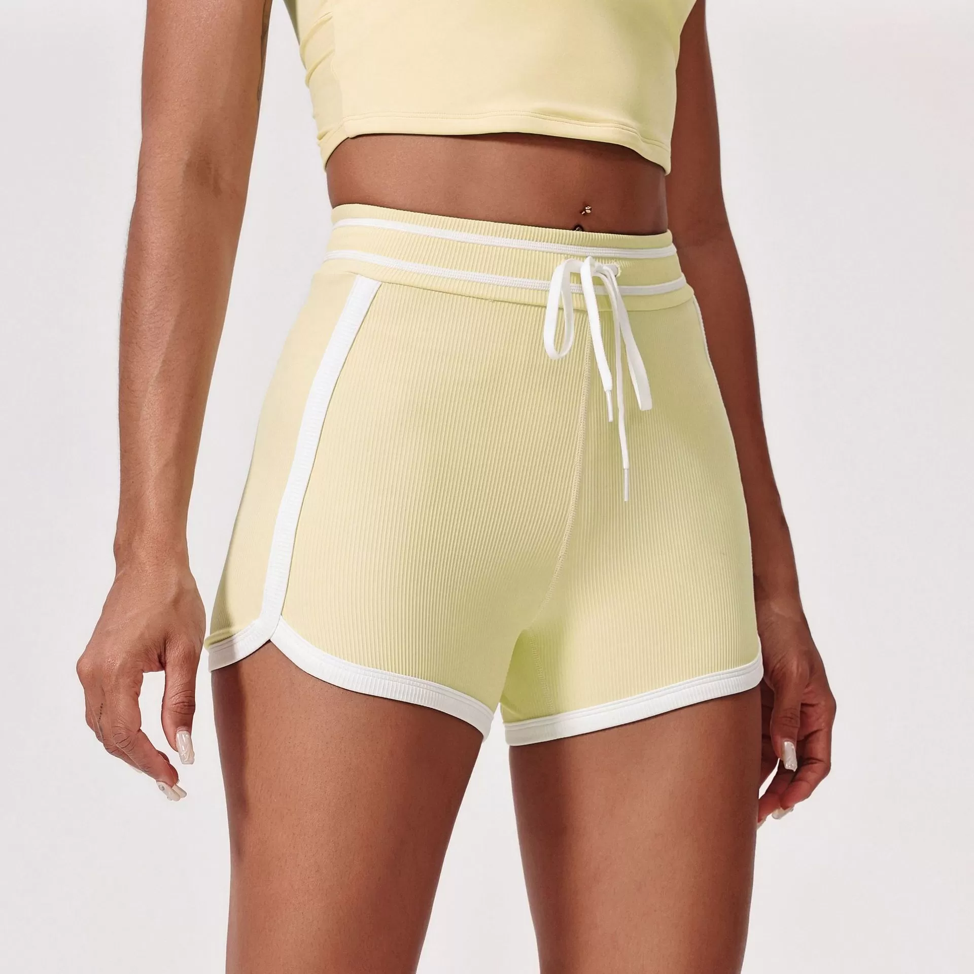 Pantalones cortos deportivos con cordón para gimnasio, fitness y yoga para mujer FGBDK5333