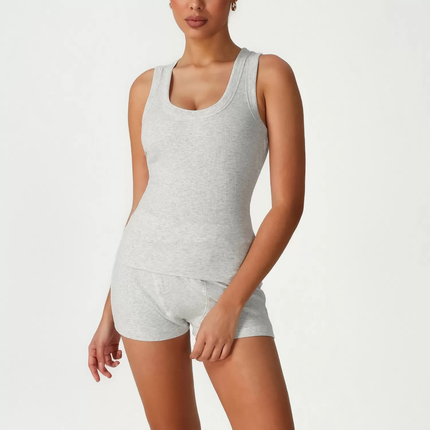 Conjunto de camiseta sin mangas y pantalones cortos con escote en U profundo, conjunto de yoga personalizado para entrenamiento FGBSM2541