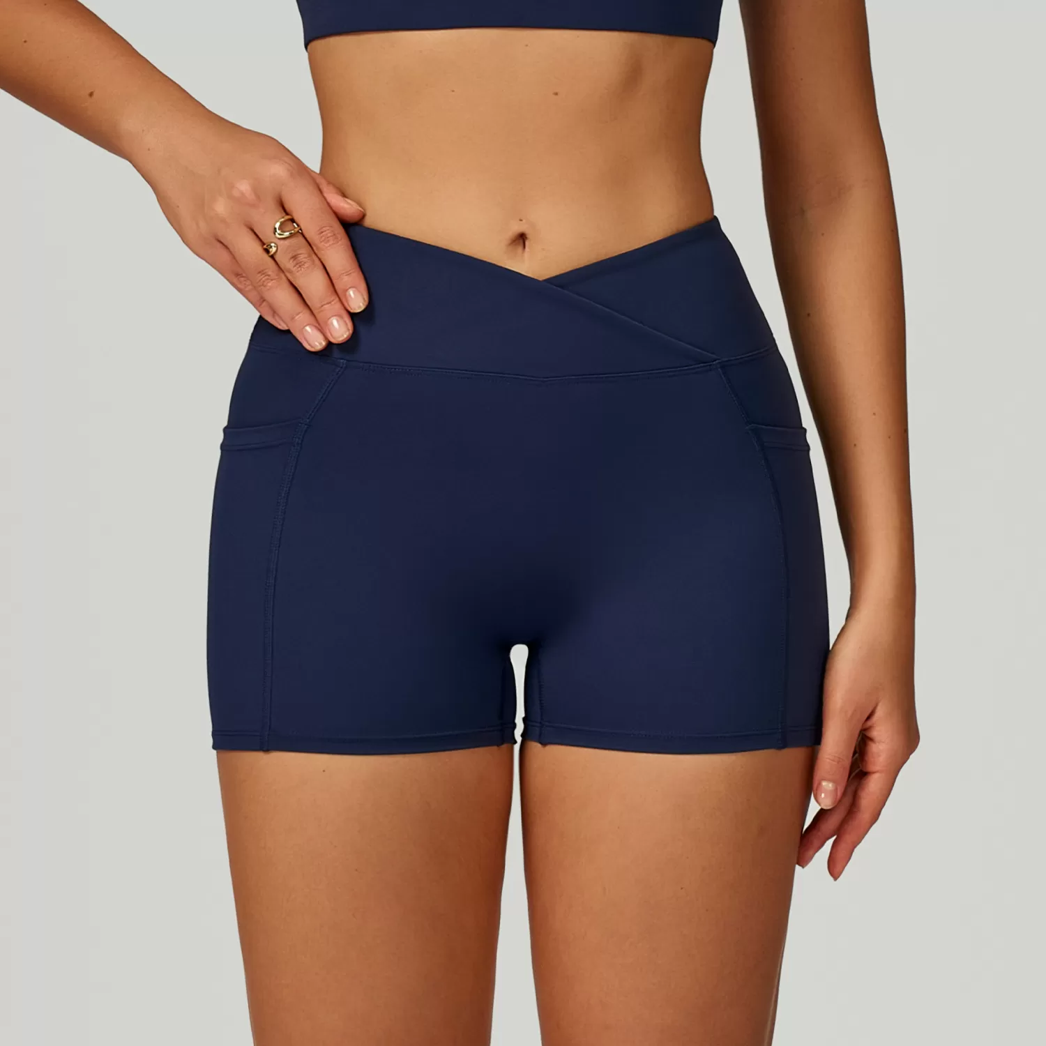 Leggings de yoga con bolsillo lateral, diseno en V, pantalones cortos deportivos ajustados para mujer, FGBEDK2030