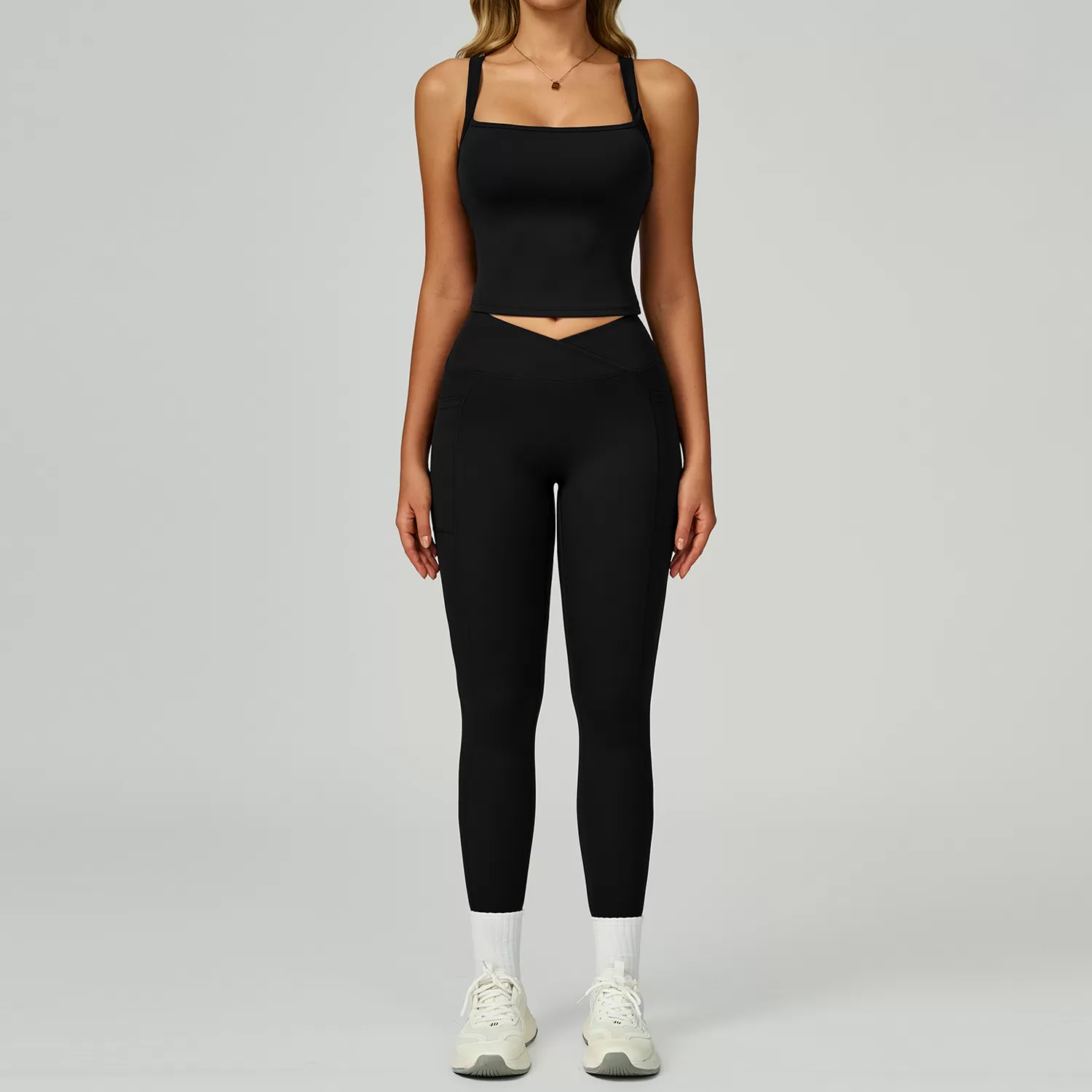 Camiseta negra + leggings