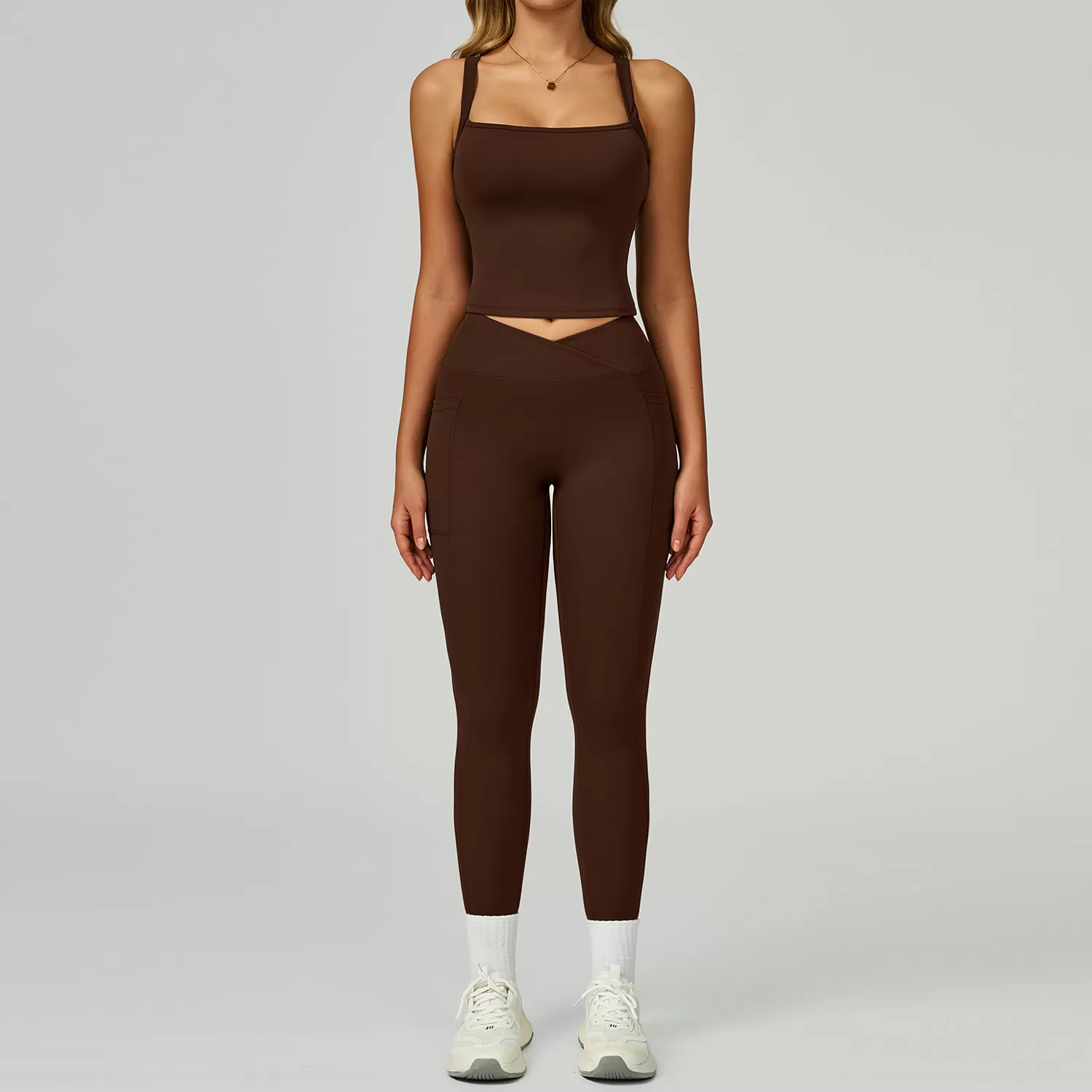 Camiseta marrón + leggings