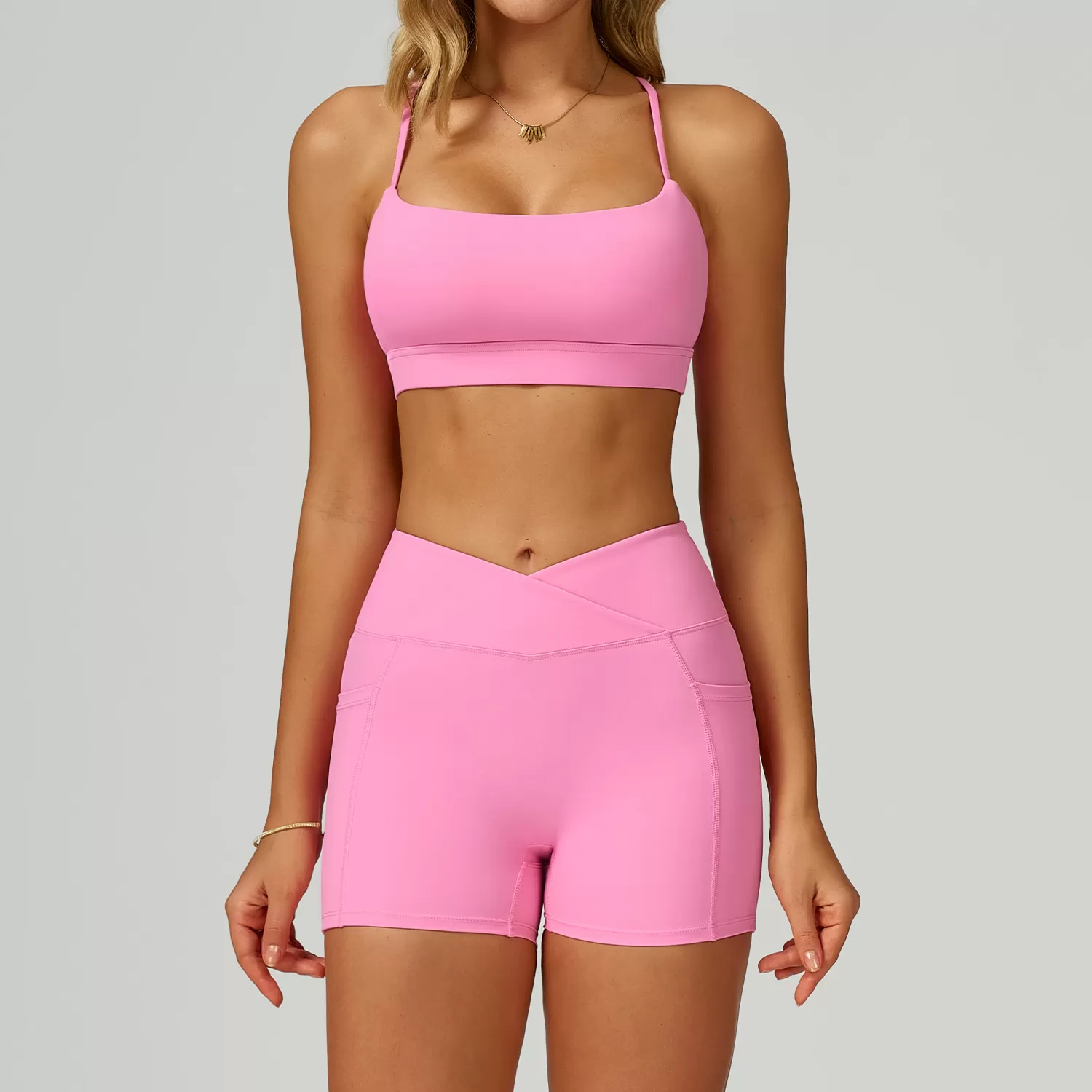 Sujetador rosa + shorts