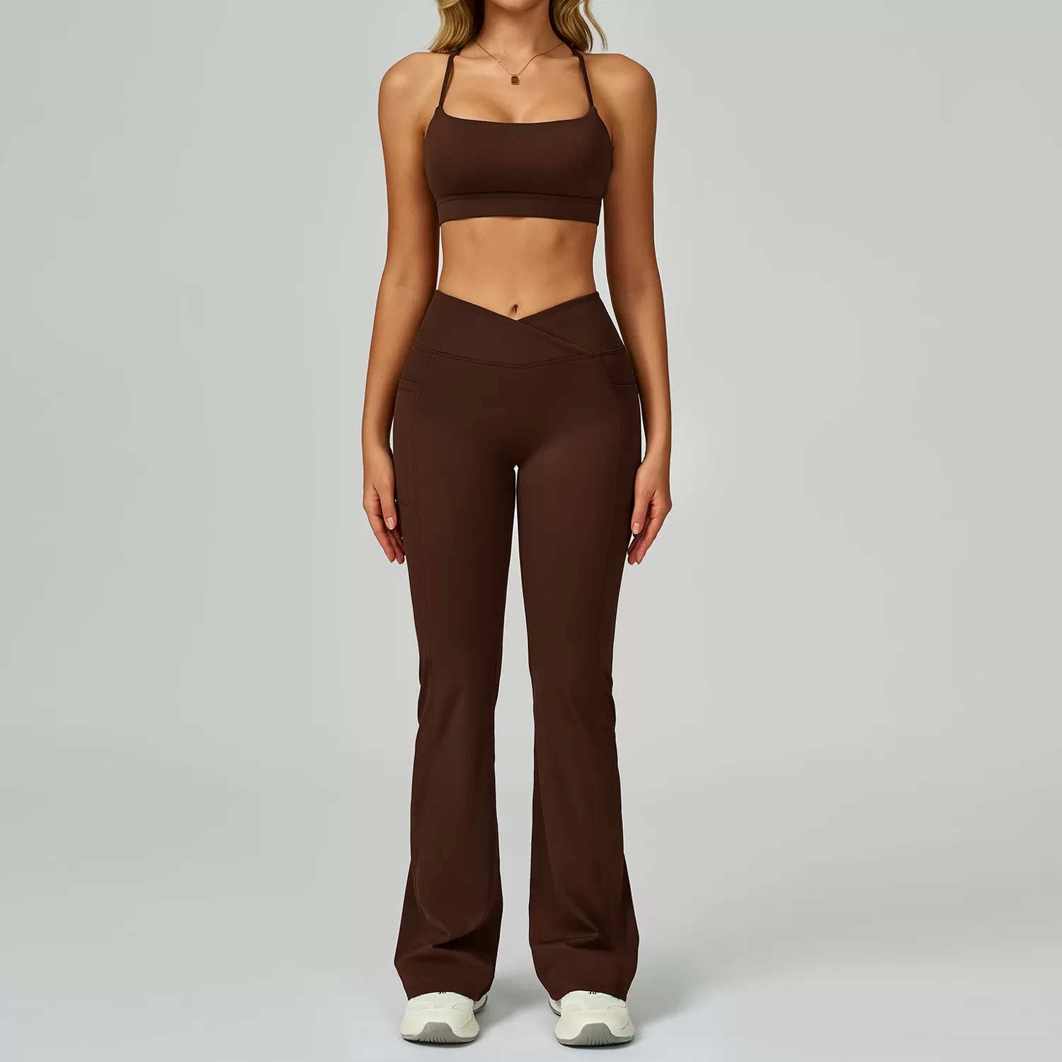 Sujetador marrón + pantalón acampanado