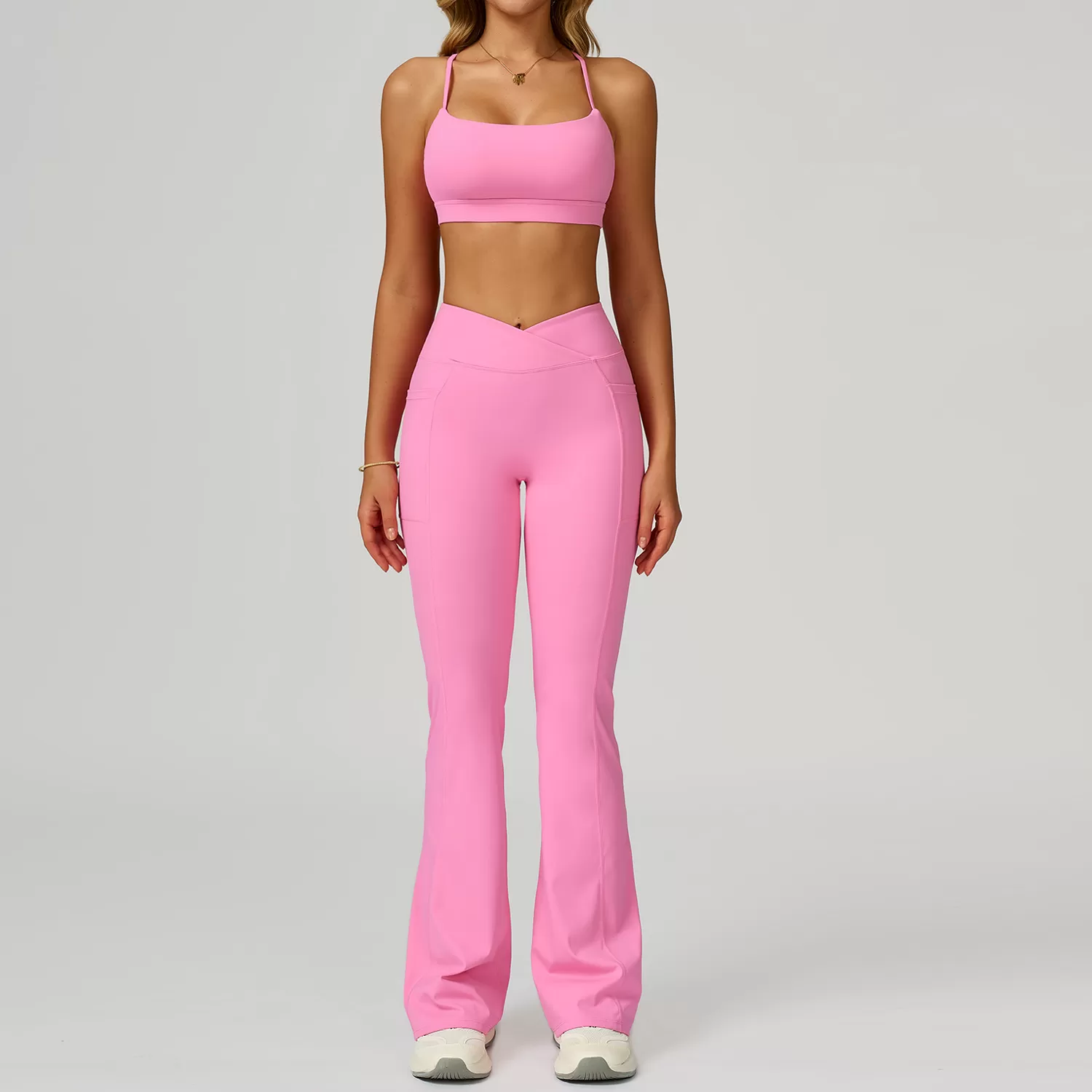 Sujetador rosa + pantalón acampanado