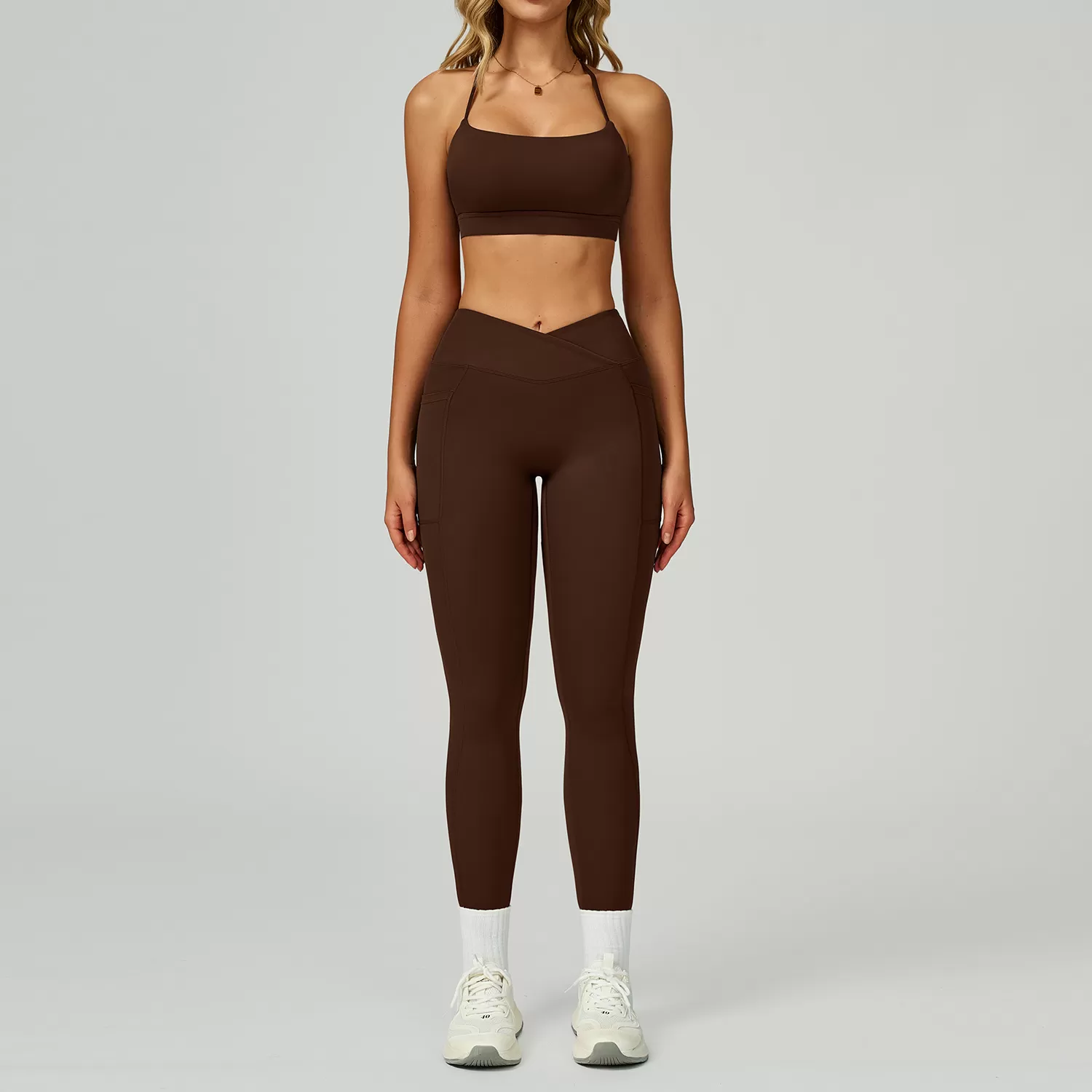 Sujetador y leggings marrones
