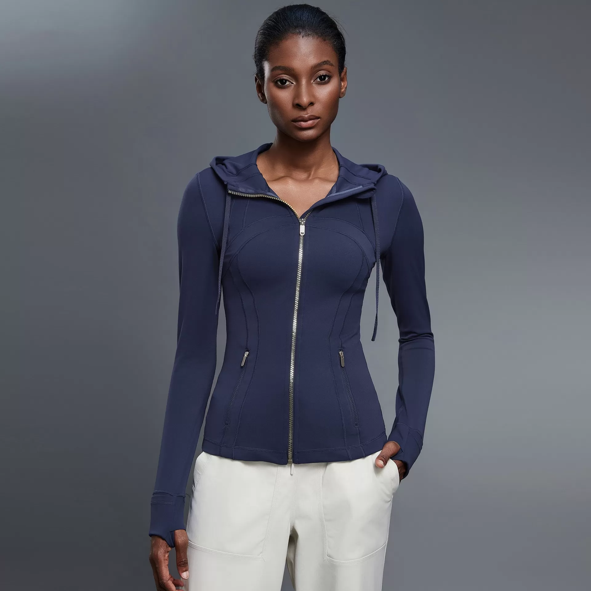 Chaqueta con capucha y cremallera con logotipo personalizado para mujer, con abertura para el pulgar, suave y elastica, de manga larga, FGBDAW204-2