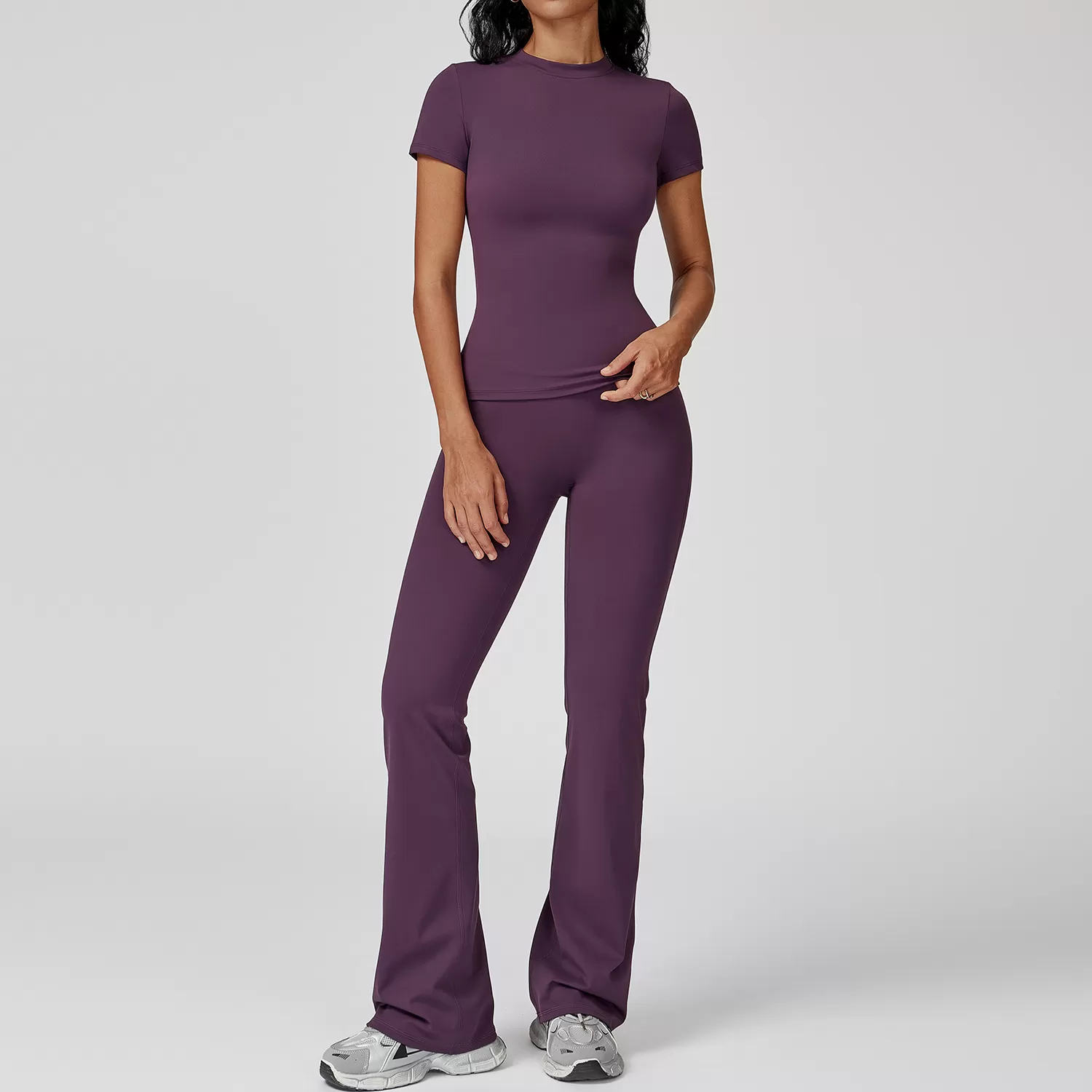 Pantalones morados de manga corta y campana