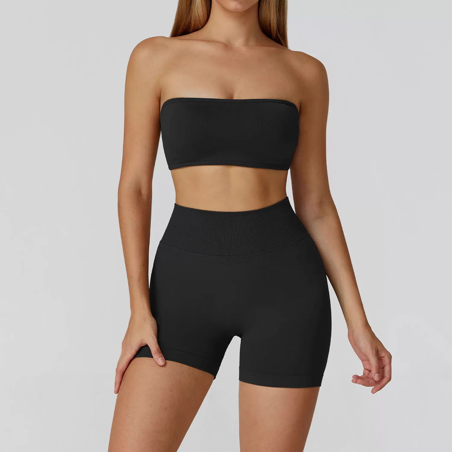 Sujetador negro + pantalones cortos