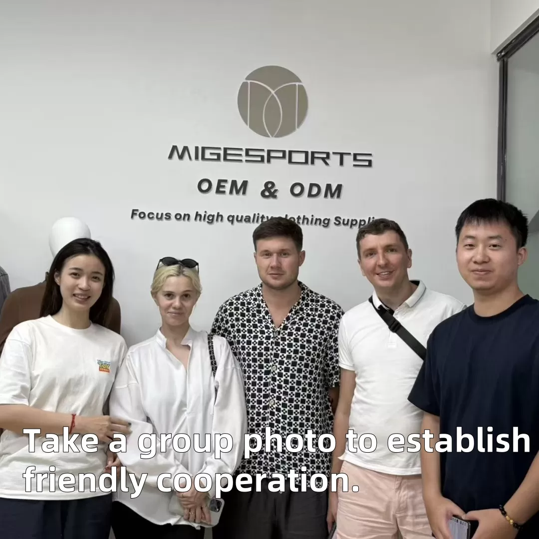 Cliente ruso visita Mige Sports para una visita a la fábrica en profundidad