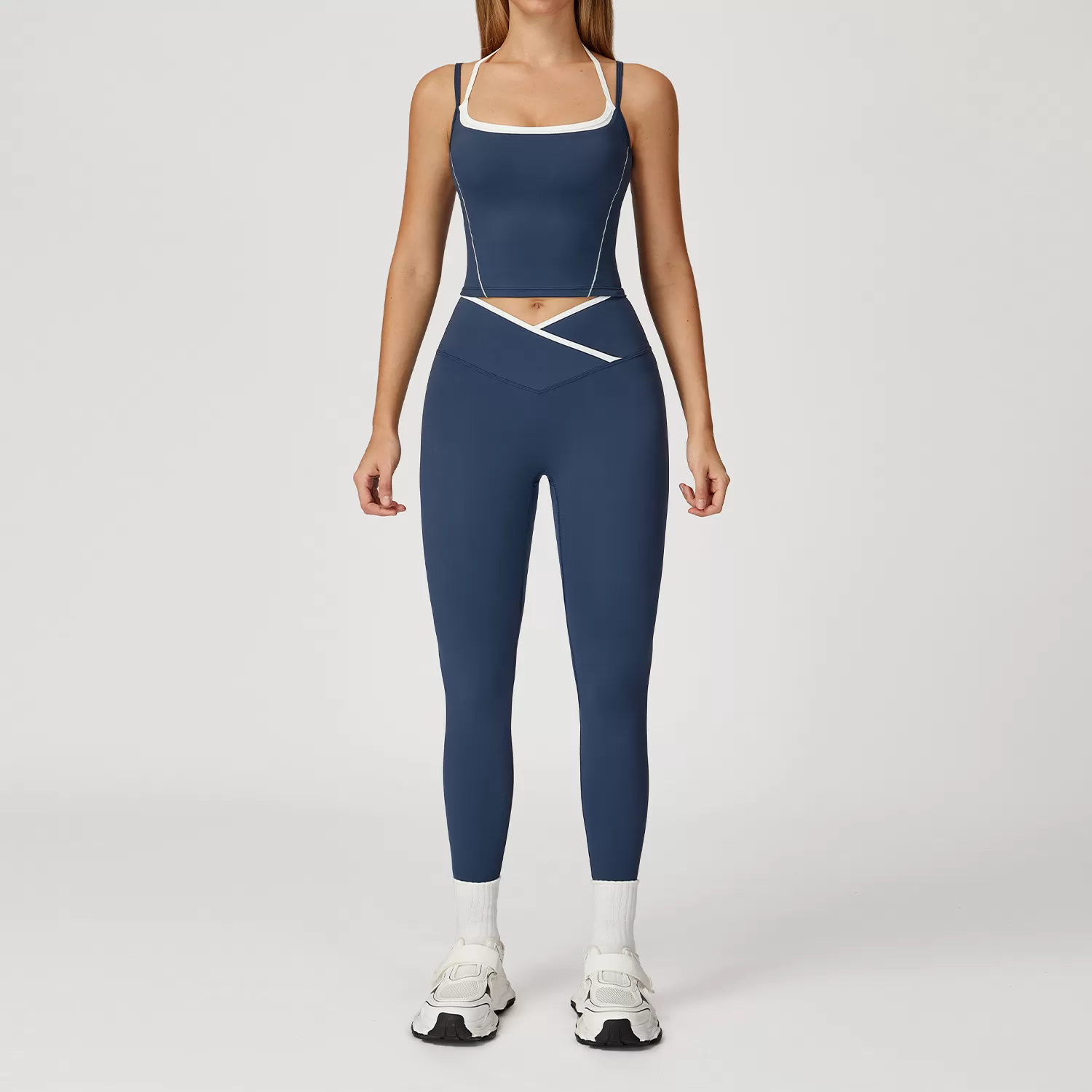 Conjunto de 4 piezas para mujer con bloques de color, leggings de yoga acampanados con cintura cruzada en V, conjunto deportivo versátil y cómodo FGBTZ5009