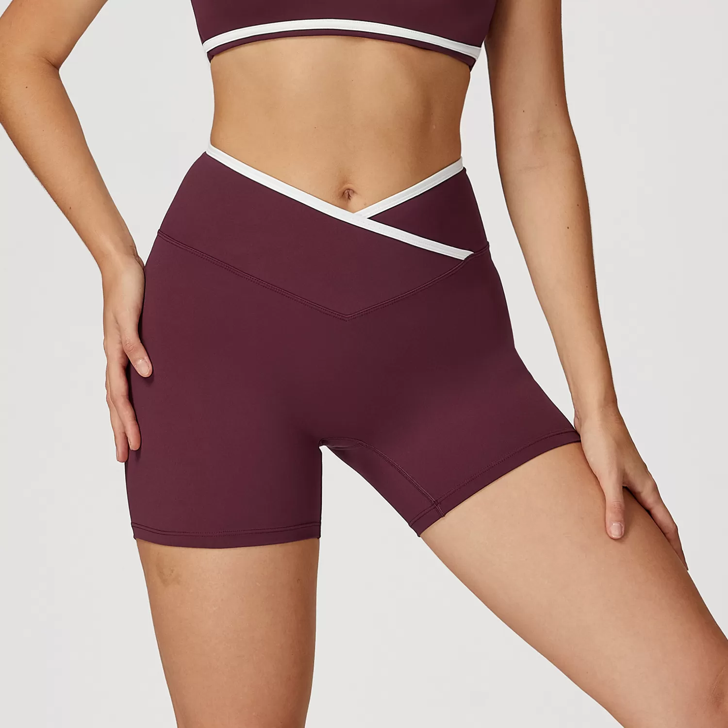 pantalones cortos morados