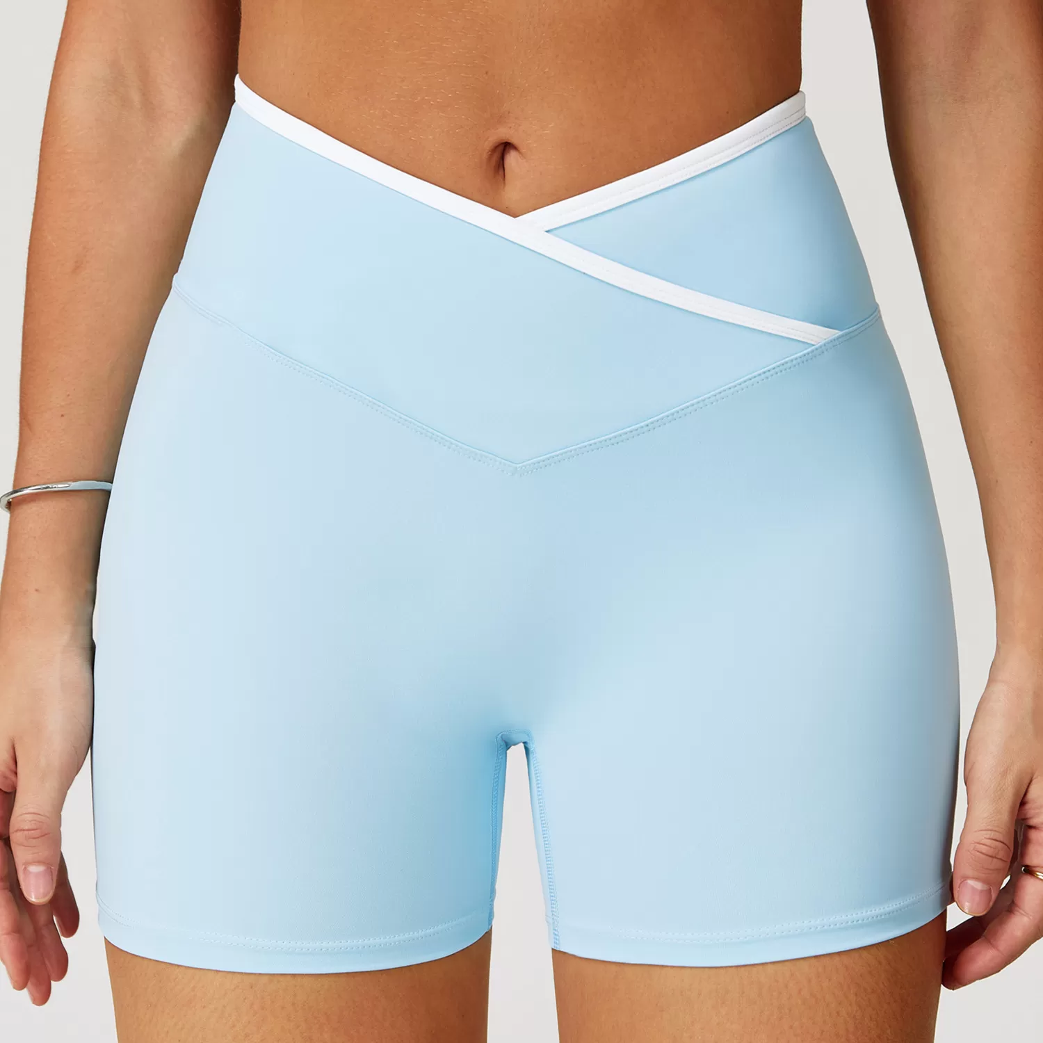 pantalones cortos azules