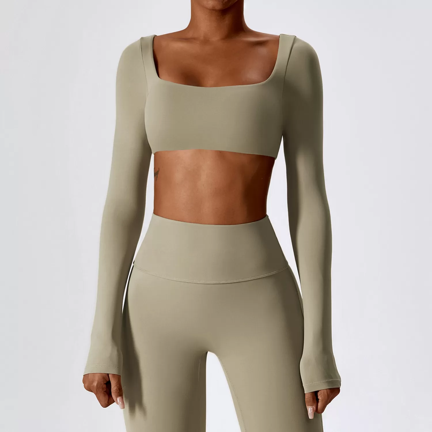 Tops de color caqui