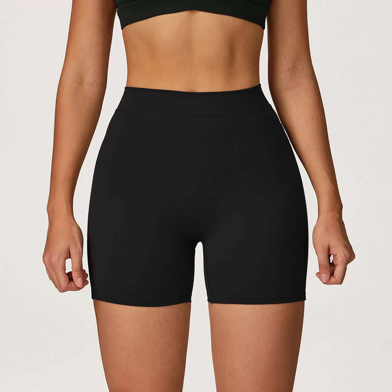 pantalones cortos negros