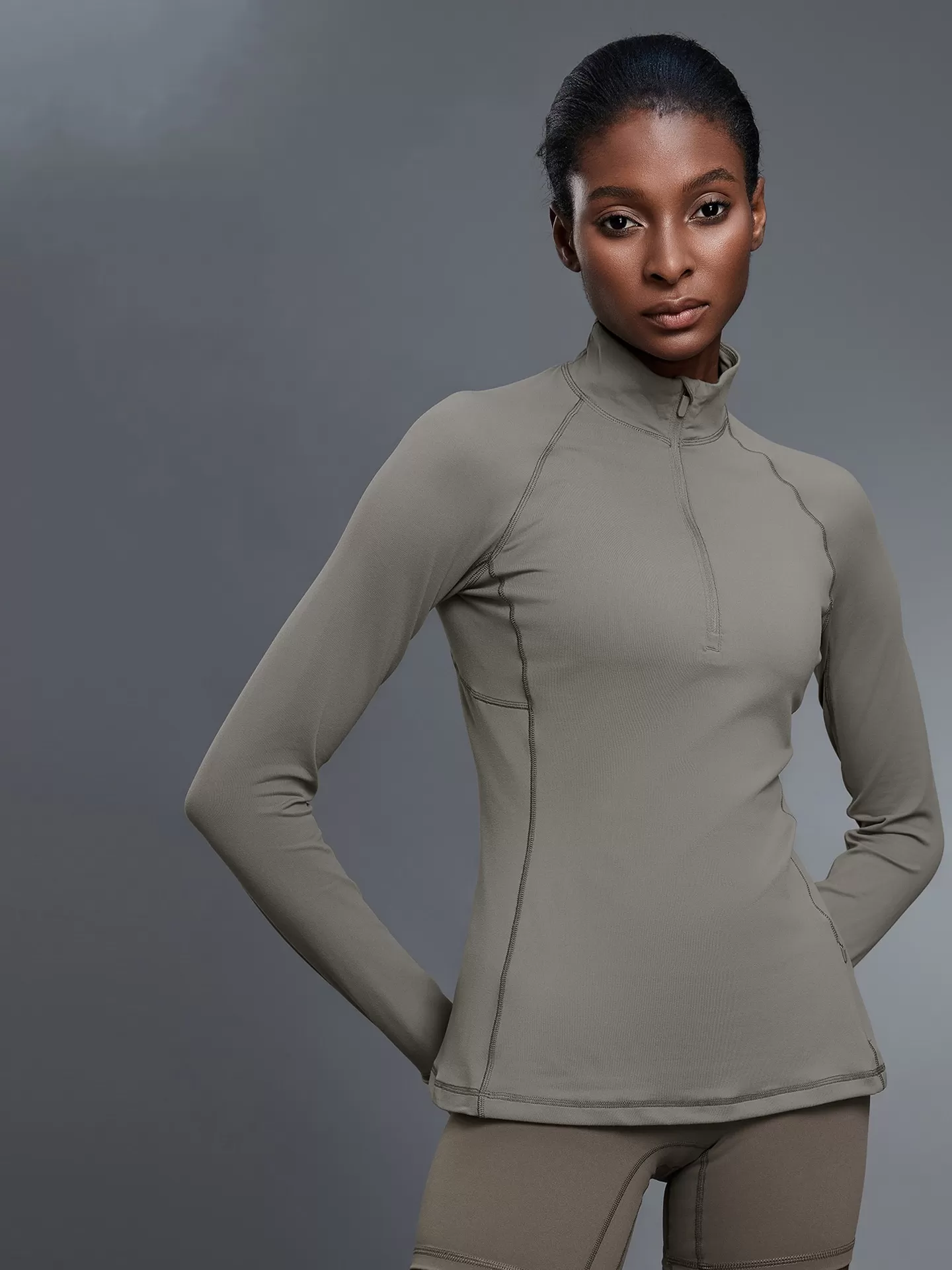 Camiseta de yoga de manga larga con media cremallera para mujer, top deportivo ajustado con aberturas para los pulgares FGBD25150