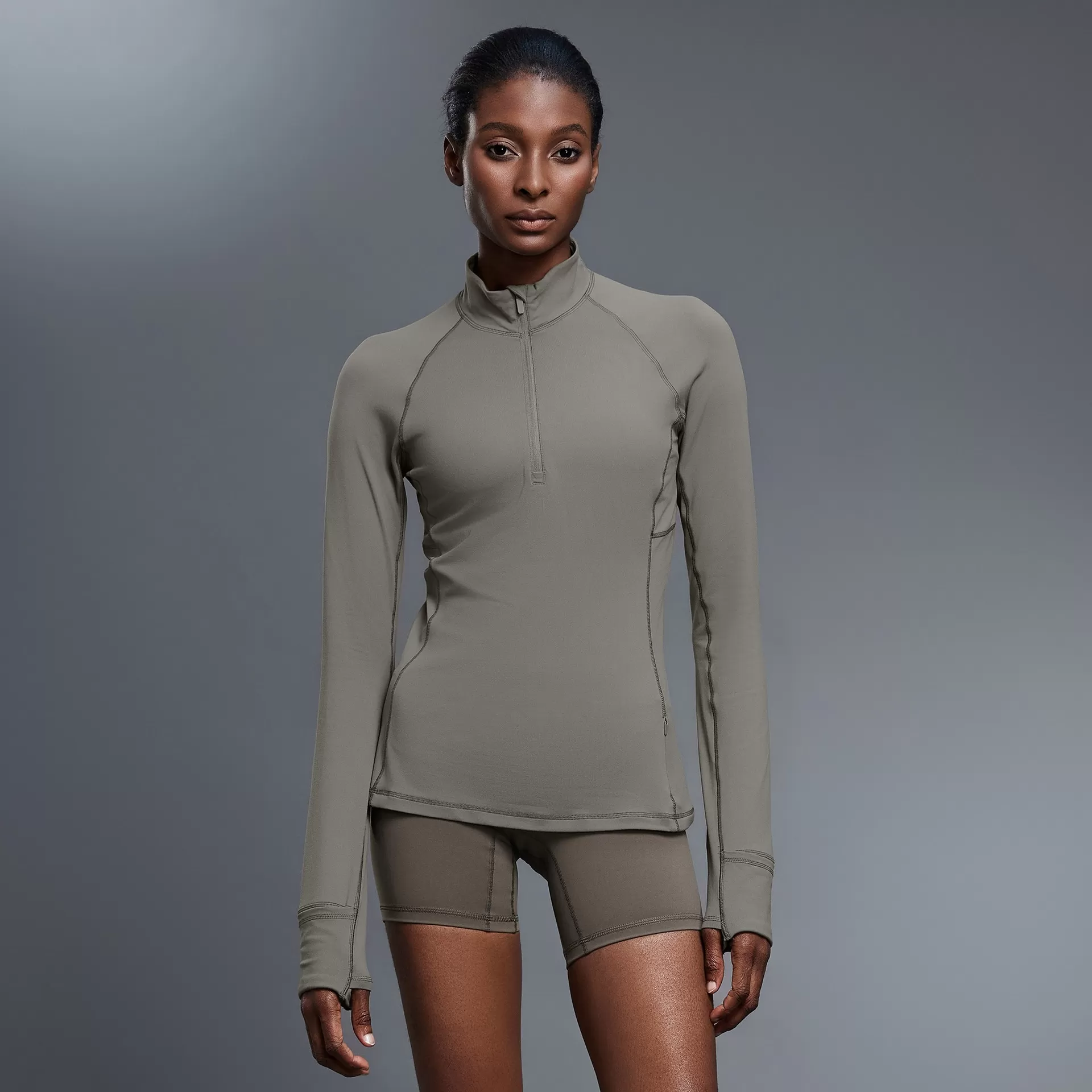 Camiseta de yoga de manga larga con media cremallera para mujer, top deportivo ajustado con aberturas para los pulgares FGBD25150