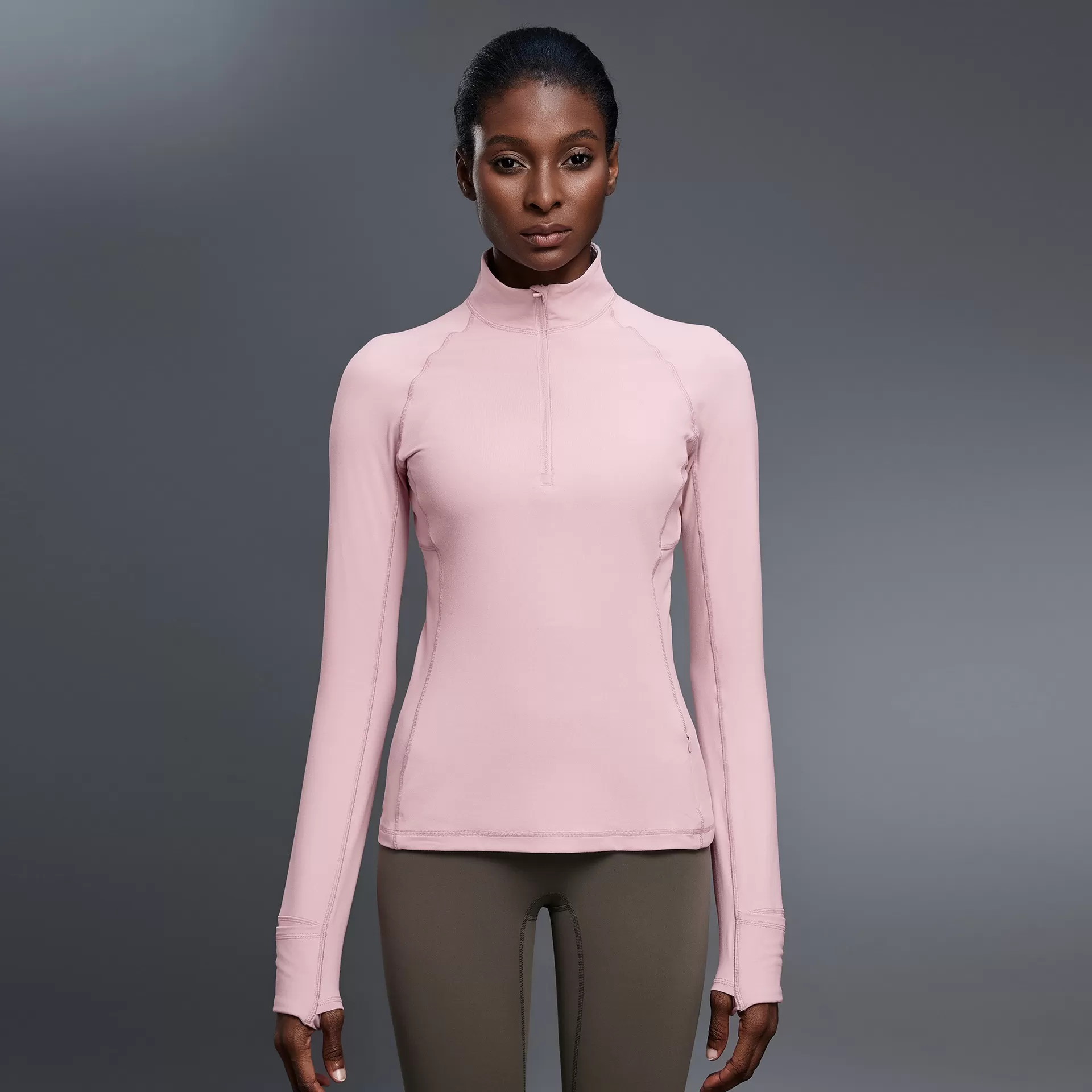Camiseta de yoga de manga larga con media cremallera para mujer, top deportivo ajustado con aberturas para los pulgares FGBD25150