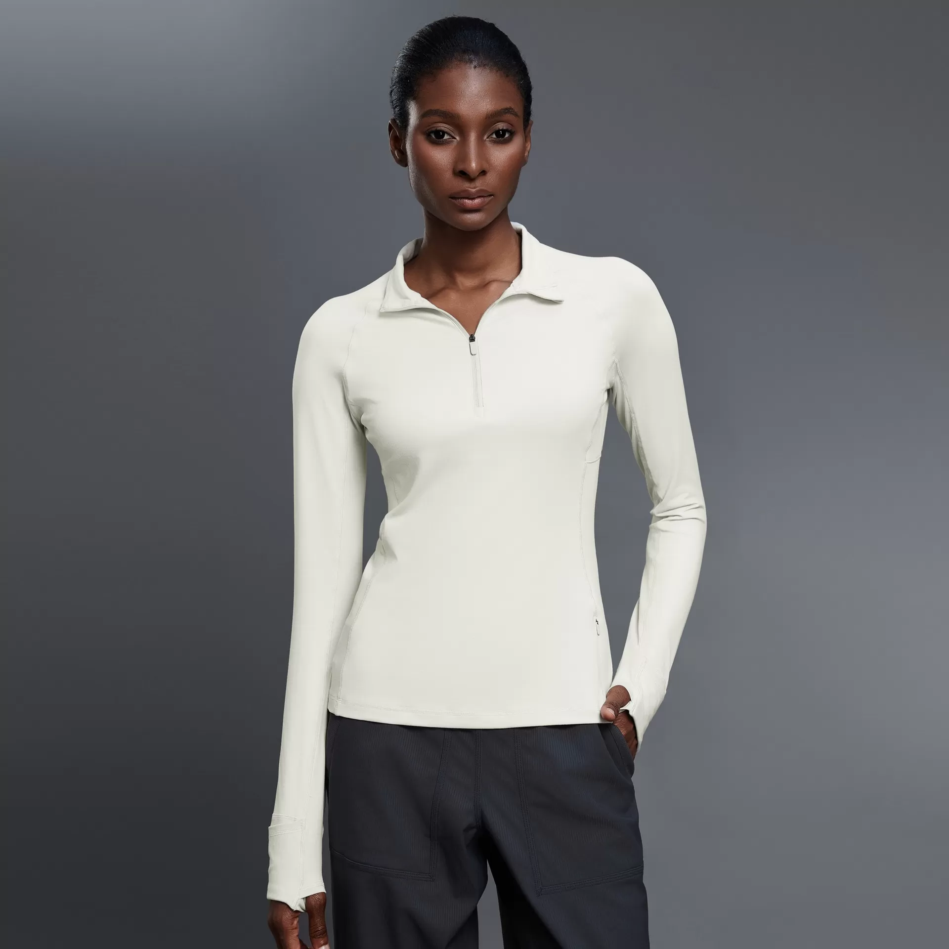 Camiseta de yoga de manga larga con media cremallera para mujer, top deportivo ajustado con aberturas para los pulgares FGBD25150