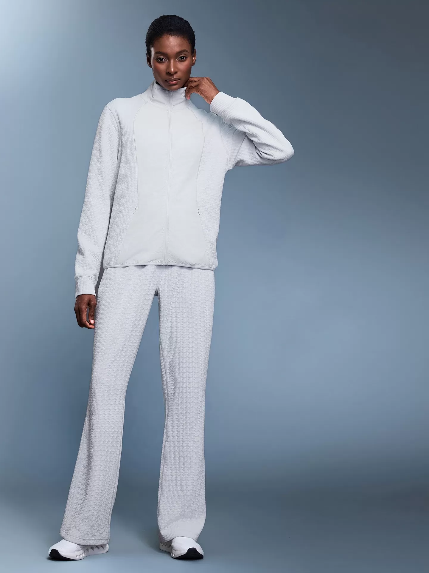 Chaqueta deportiva de mujer estilo casual, corte ajustado tipo waffle, cuello alto y cierre de cremallera (FGBD25164)