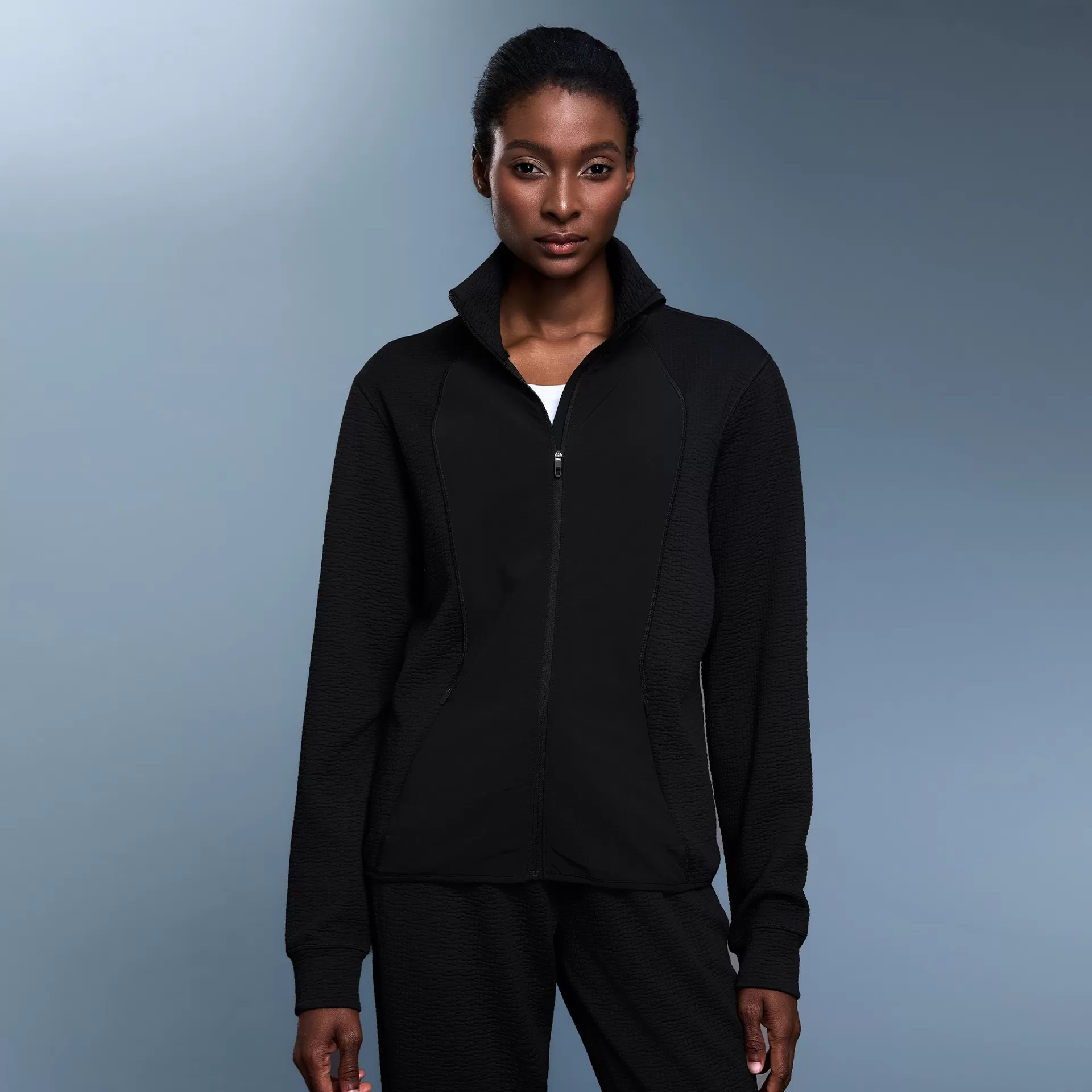 Chaqueta deportiva de mujer estilo casual, corte ajustado tipo waffle, cuello alto y cierre de cremallera (FGBD25164)