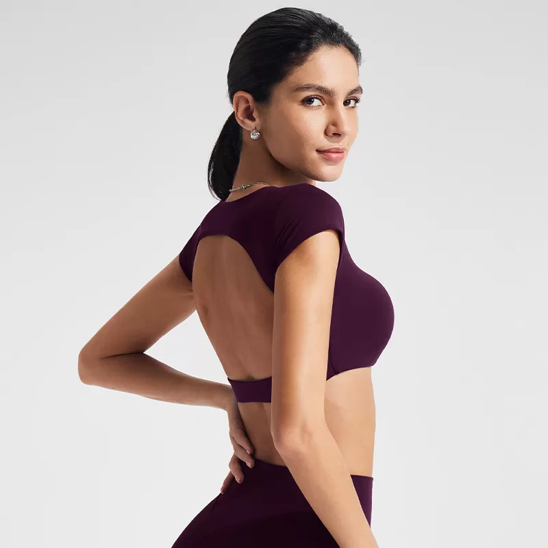 ¡Novedad! Top corto de yoga para gimnasio, entrenamiento y fitness. ¡En oferta! Top de yoga suave, sin espalda y de manga corta para mujer. Logotipo personalizado. Modelo FGBYT1341