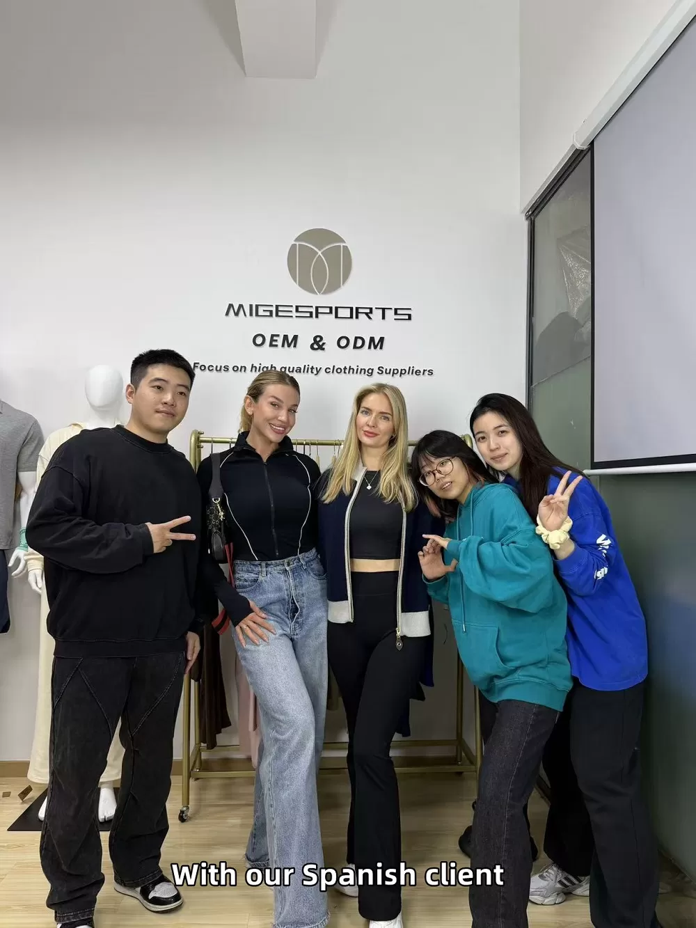 Cliente de Espana visita Mige Sports