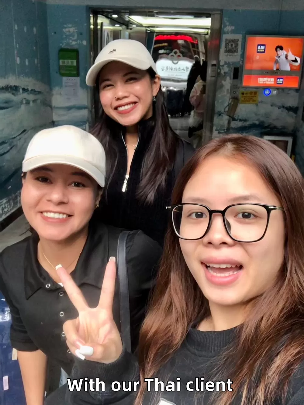 Cliente de Tailandia visita Mige Sports para explorar oportunidades de colaboración personalizada